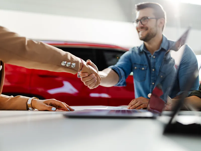 Fillback Ford Finance specialist handing keys to customer